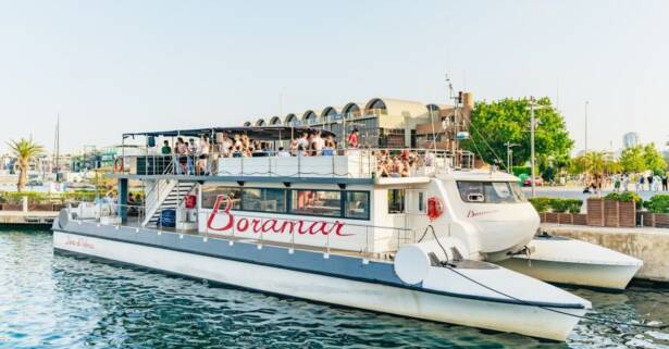 Valencia Excursión en catamarán con comida y baño en alta mar