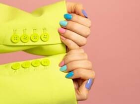 Barcelona Sesión de manicura y/o pedicura con esmaltado normal o semipermanente