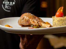 Valencia Menú mediterráneo para 2 o 4 con opción a chuletón y botella de vino