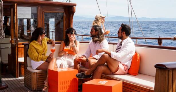 Barcelona Vive una velada mágica a bordo de una goleta de madera para 1 o 2