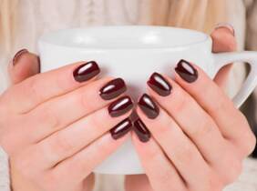 Madrid Sesión de manicura y/o pedicura con esmaltado semipermanente para 1