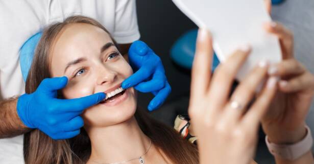 Barcelona Higiene dental completa y opción a curetaje de encías en 1 o 2 arcadas