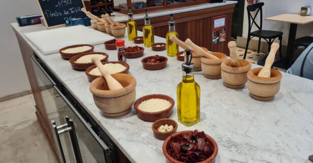 Las Palmas Elaboración Almogrote con degustación de quesos y bebida