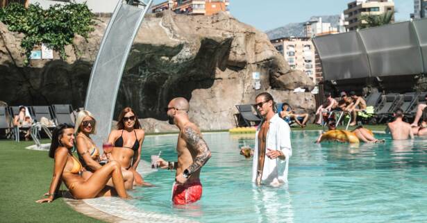 Valencia Acceso a resort con fiesta