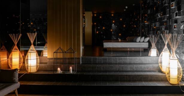 Málaga Circuito spa con copa o botella de cava y tratamiento extra para 2