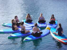 Barcelona Experiencia de SUP yoga de 1 hora para 1 o 2 personas