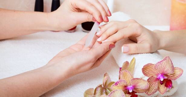 Madrid Manicura con esmaltado tradicional o semipermanente