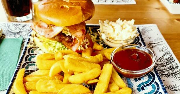 Alicante Menú de hamburguesas o sándwich con patatas para 2 o 4 personas