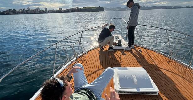Asturias Paseo de 2 horas en barco con picoteo y bebida para 1