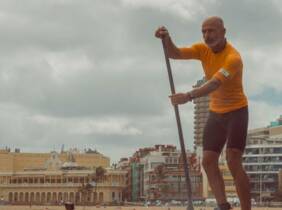 Las Palmas Clase de paddlesurf de 90 minutos para 1 o 2 personas
